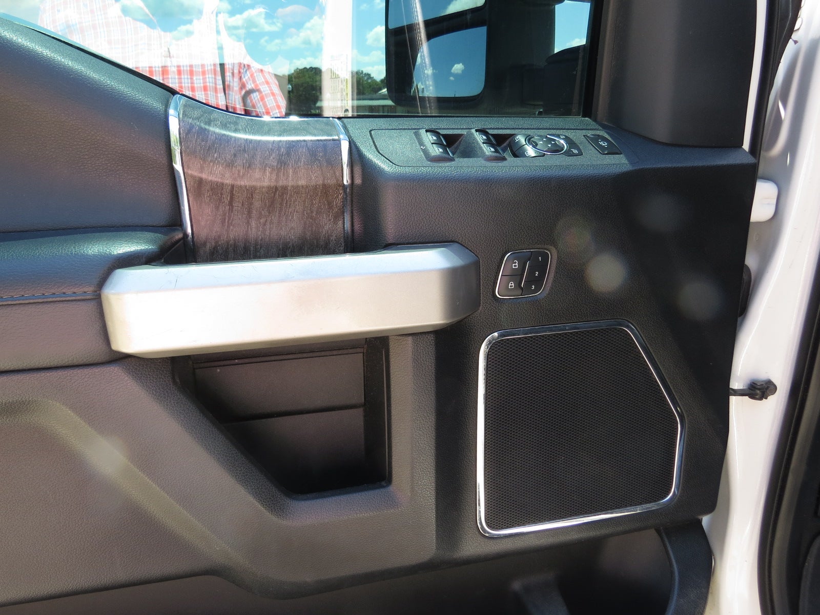 2017 Ford Super Duty F-350 DRW Lariat