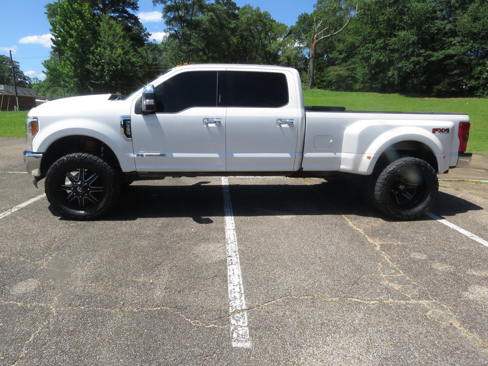 2017 Ford Super Duty F-350 DRW Lariat